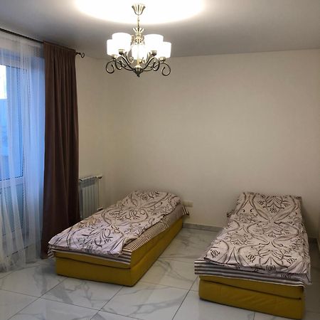 Luxflats Rivne Apartment Ngoại thất bức ảnh